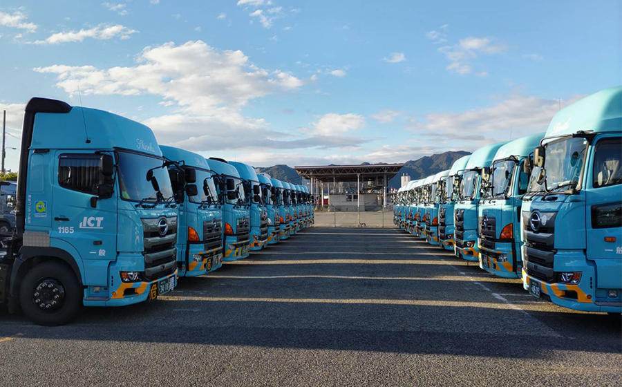 【女性・未経験者歓迎】神戸・南港の海上コンテナドライバー【有給あり】【賞与あり】