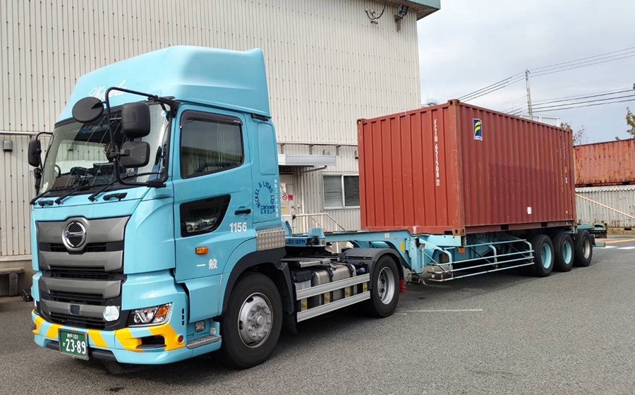 【女性・未経験者歓迎】神戸・南港の海上コンテナドライバー【有給あり】【賞与あり】